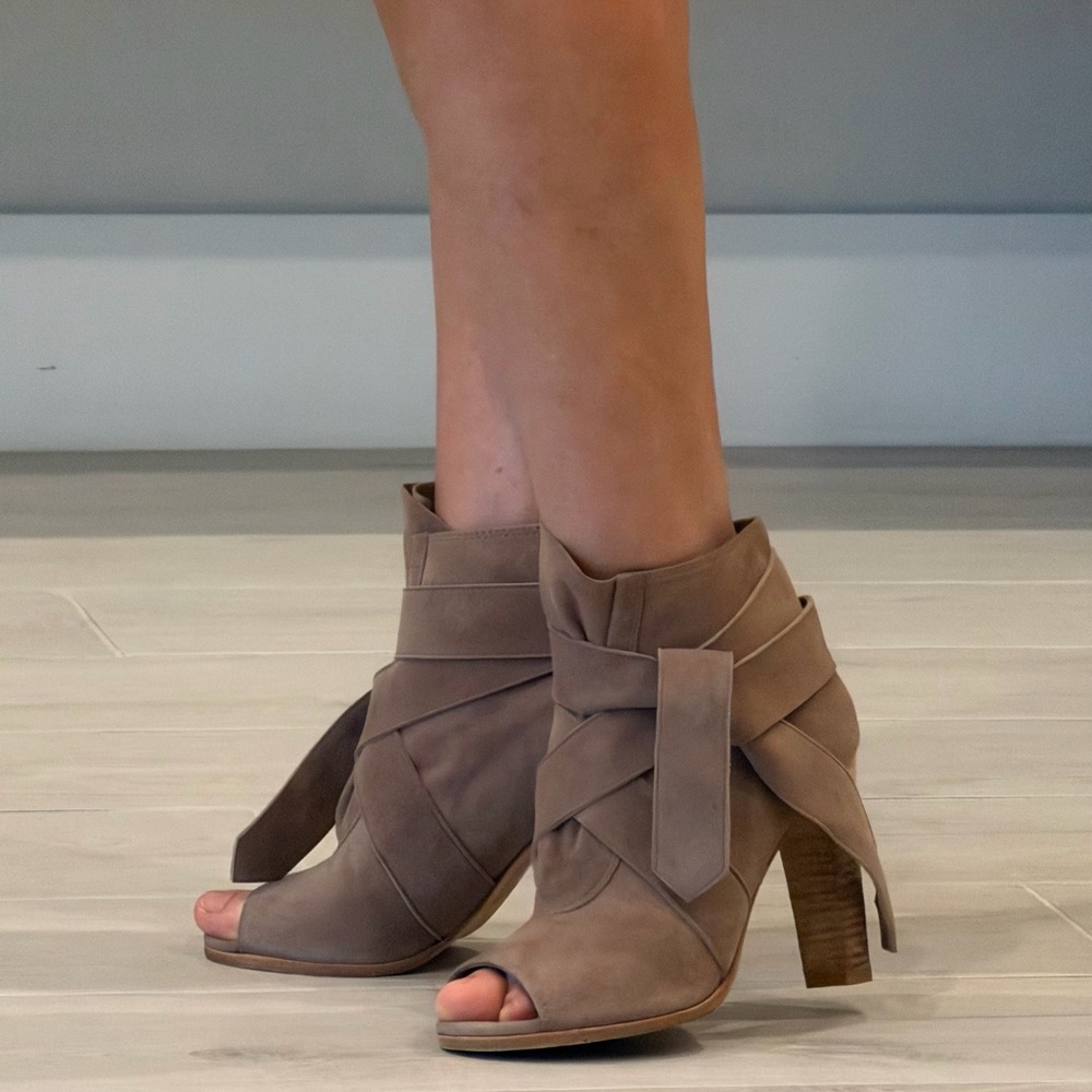 Stuart Weitzman Taupe Brown Suede Wrap Peep-Toe Heels